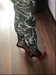 Russian mistress is baring it all on pix