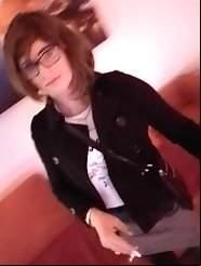 Crossdresser Penelopes in action